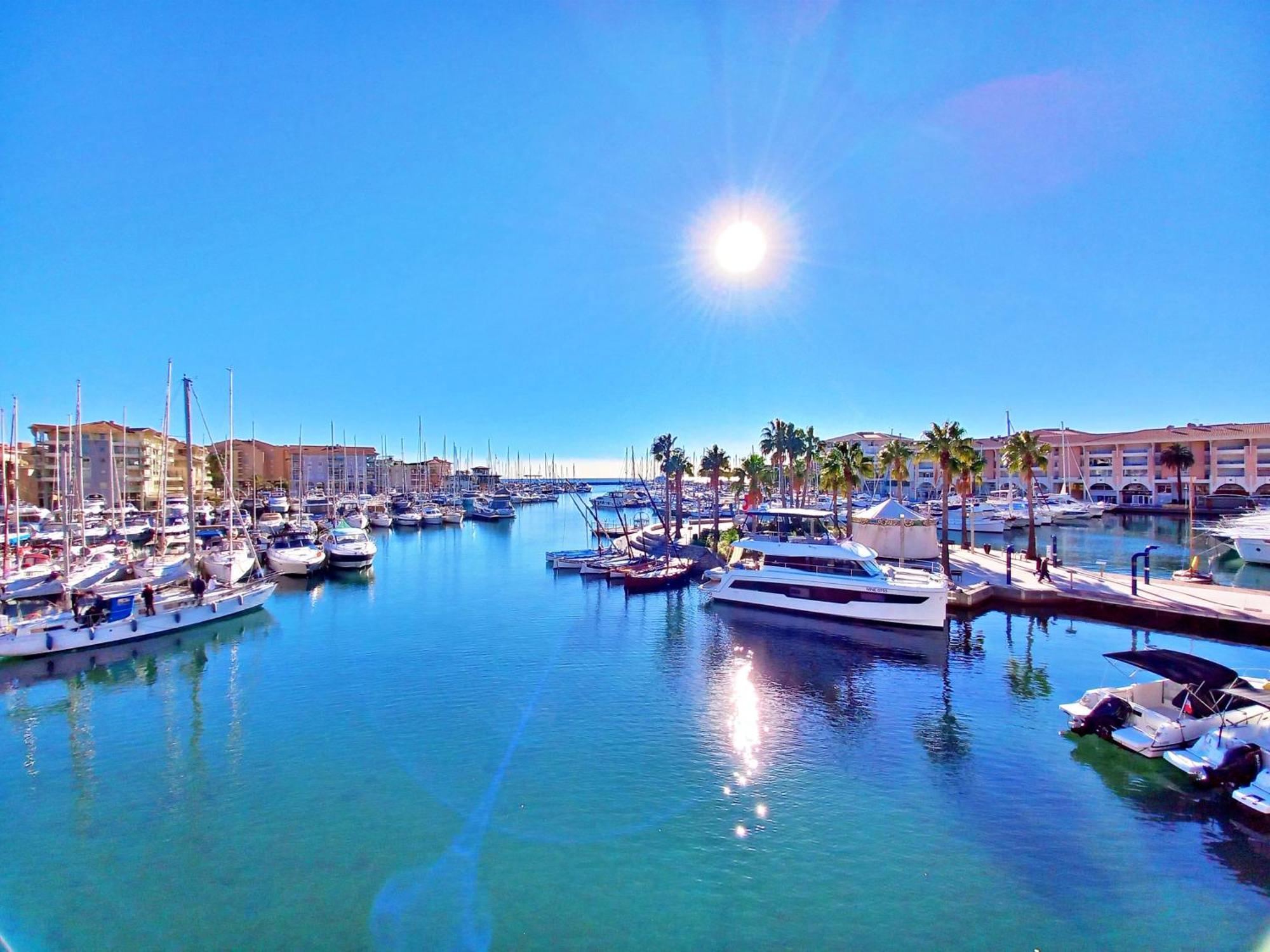 Port Frejus - Tout A Pied - Wifi - Clim Екстериор снимка